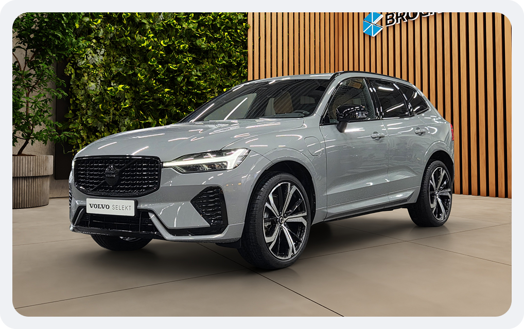 Volvo XC60 in virtual showroom